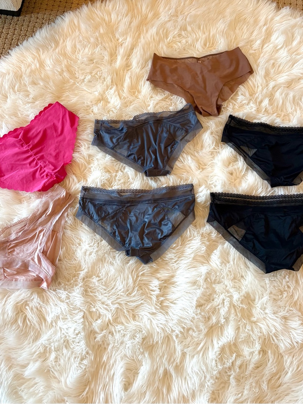 Victoria’s Secret Underwaer bundle of SEVEN - Picture 3 of 3